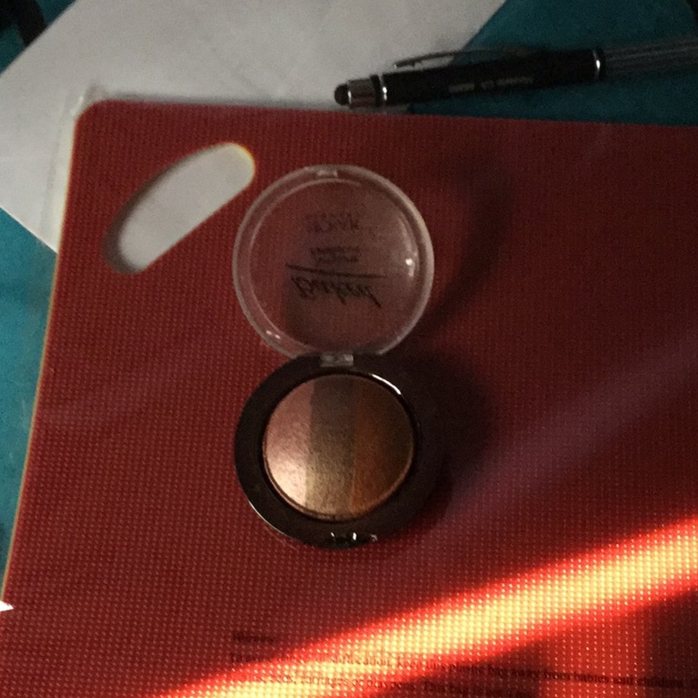Nickak New York Baked Terra-cotta Eyeshadow